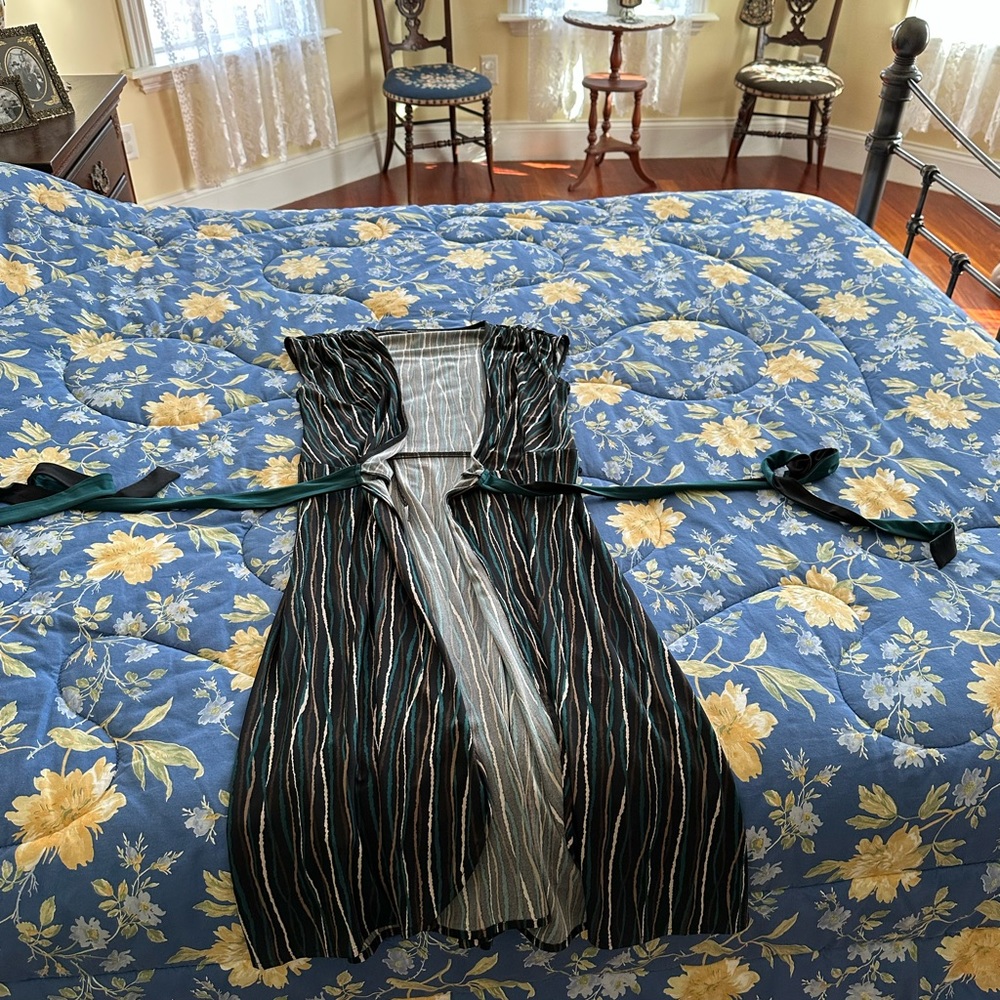BCBG MAXAZRIA SLEEVELESS WRAP DRESS IN SIZE SMALL
